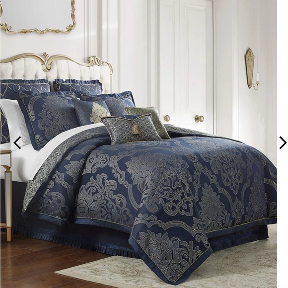 Beautiful Waterford 5 piece comforter set Navy - Picture 2 of 6